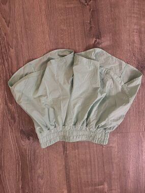 lululemon athletica Light Mint Green Athletic flowy shorts size 4.    4”in